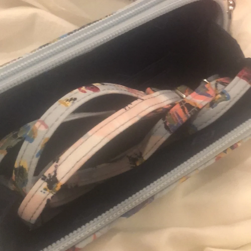 VERA BRADLEY RFID ALL IN ONE SEA AIR FLORAL WRISTLET CROSSBODY BAG NWT